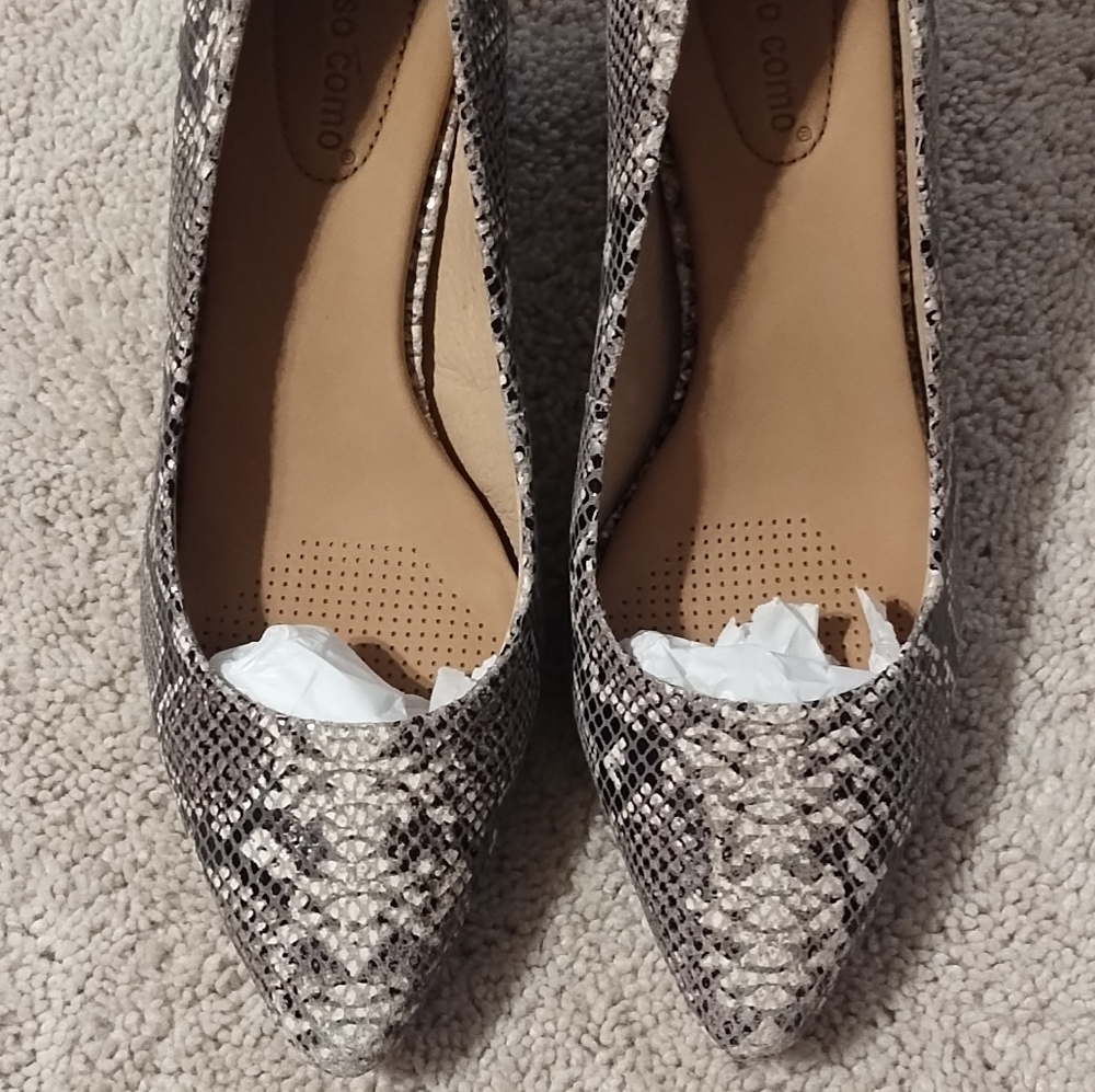 Corso Como Ryanna Mid Heels and Pointy Toes Pumps. Animal Print Leather. NWB